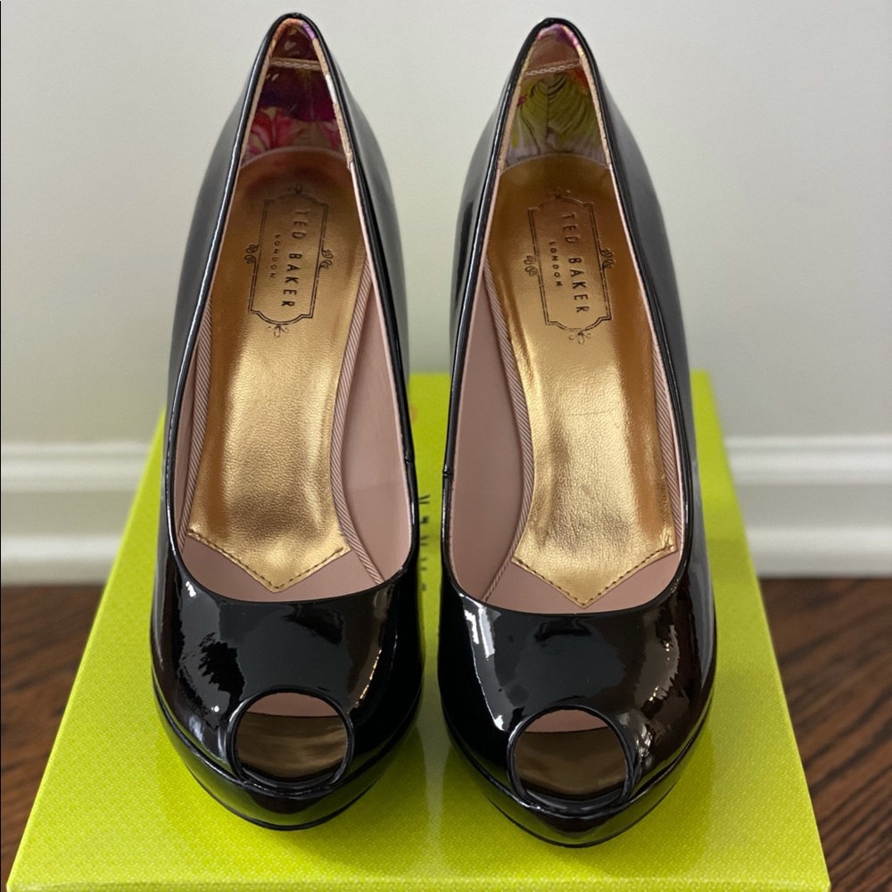 TED BAKER SVANA 5 PEEP TOE PATENT LEATHER PUMP